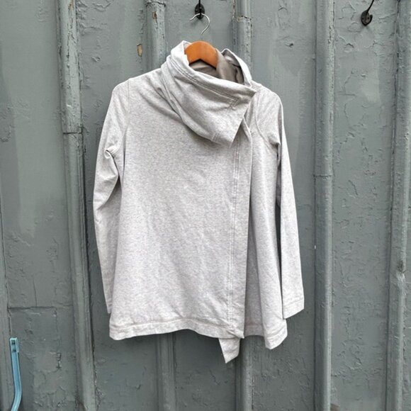 Lululemon light Grey Savasana Wrap Sweater, size 6 - Picture 3 of 9